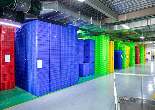 NHÀ MÁY SẢN XUẤT THÙNG NHỰA CÔNG NGHIỆP 